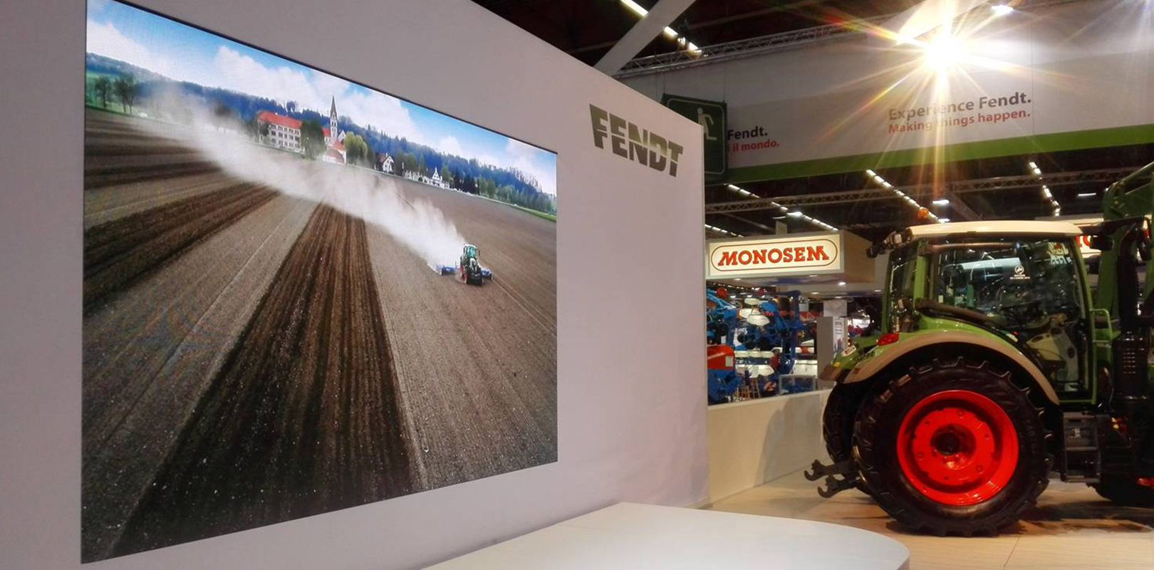 國外某汽車展廳