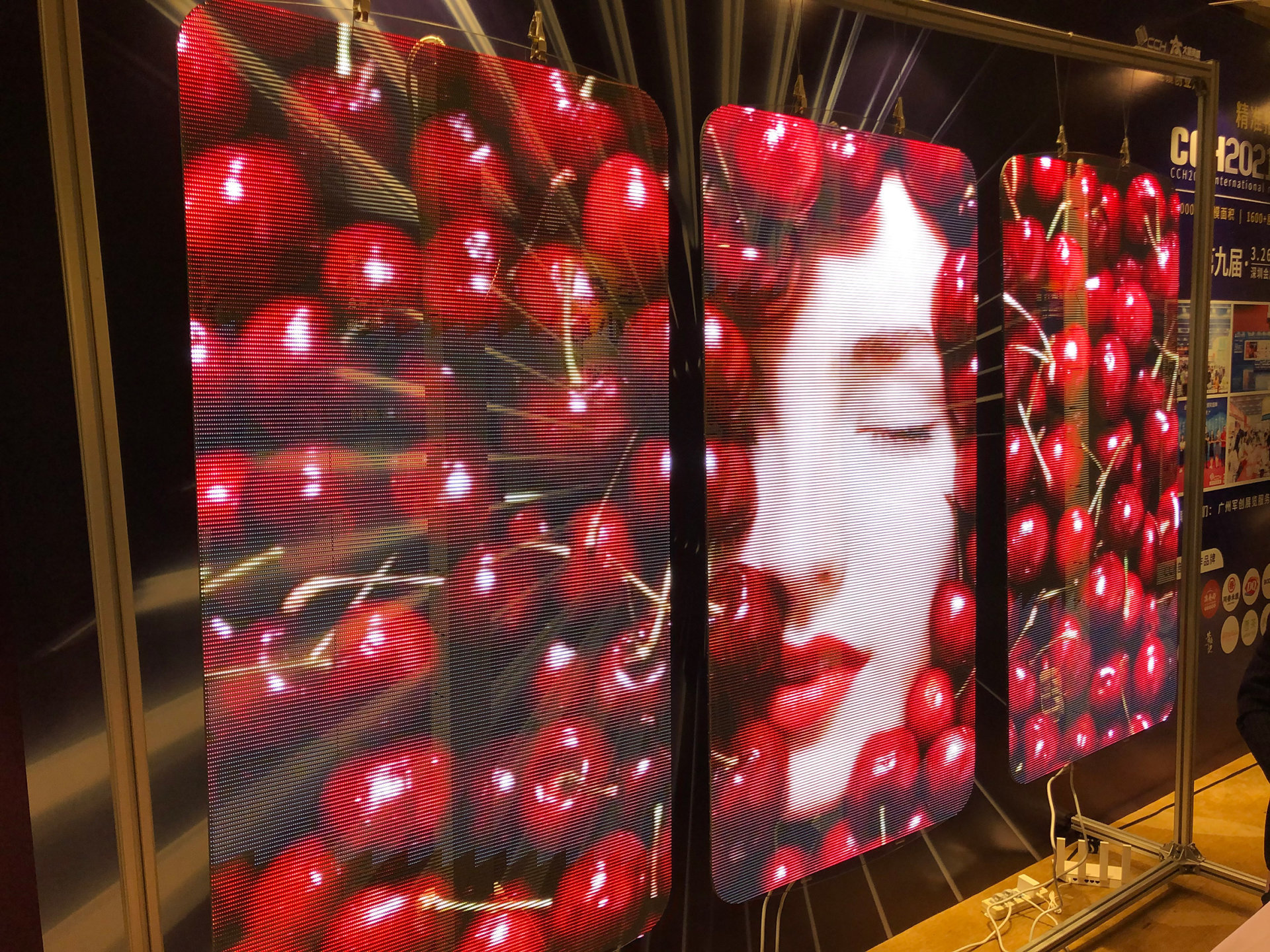 某會(huì)所透明一體機(jī)